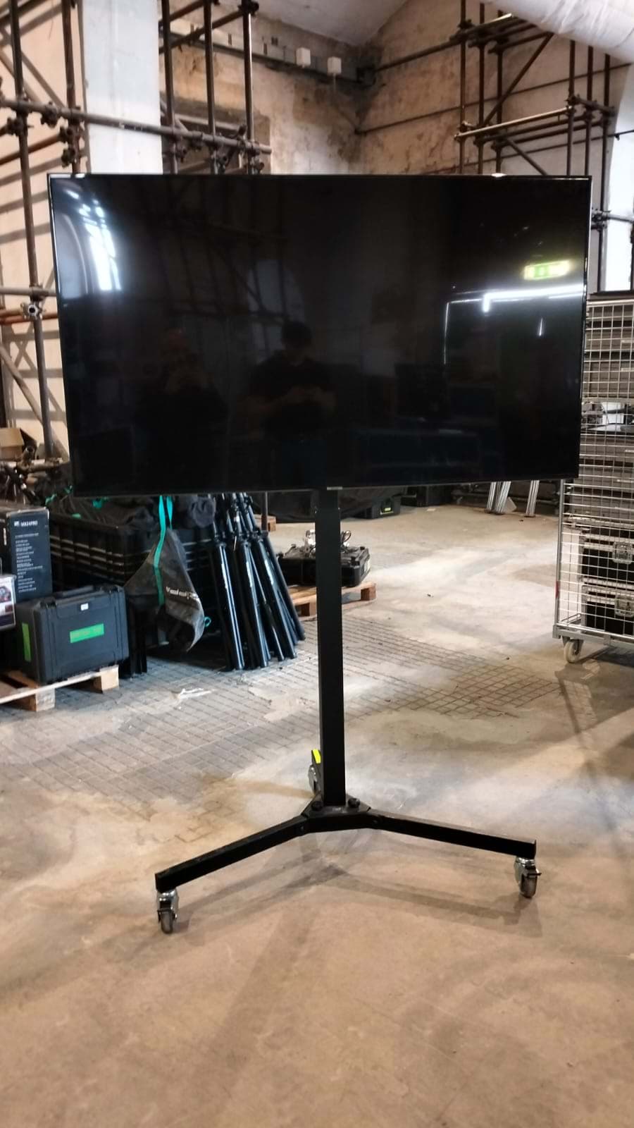 Picture of Self-standing 48" Plasma TV / monitor